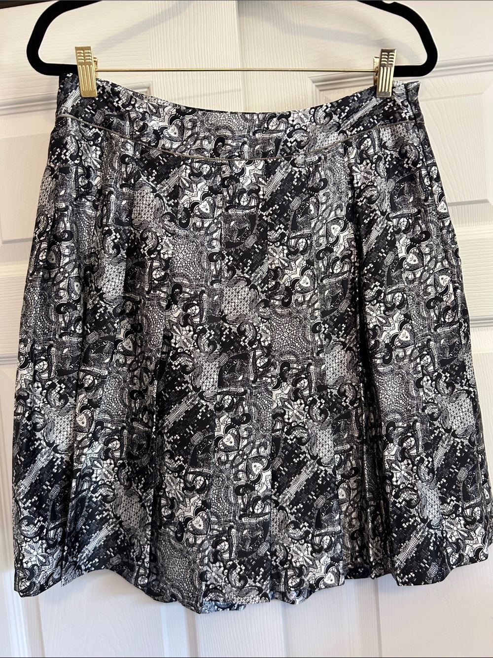 Brooks Brothers Black and White Pleated Silk Skirt Size 10